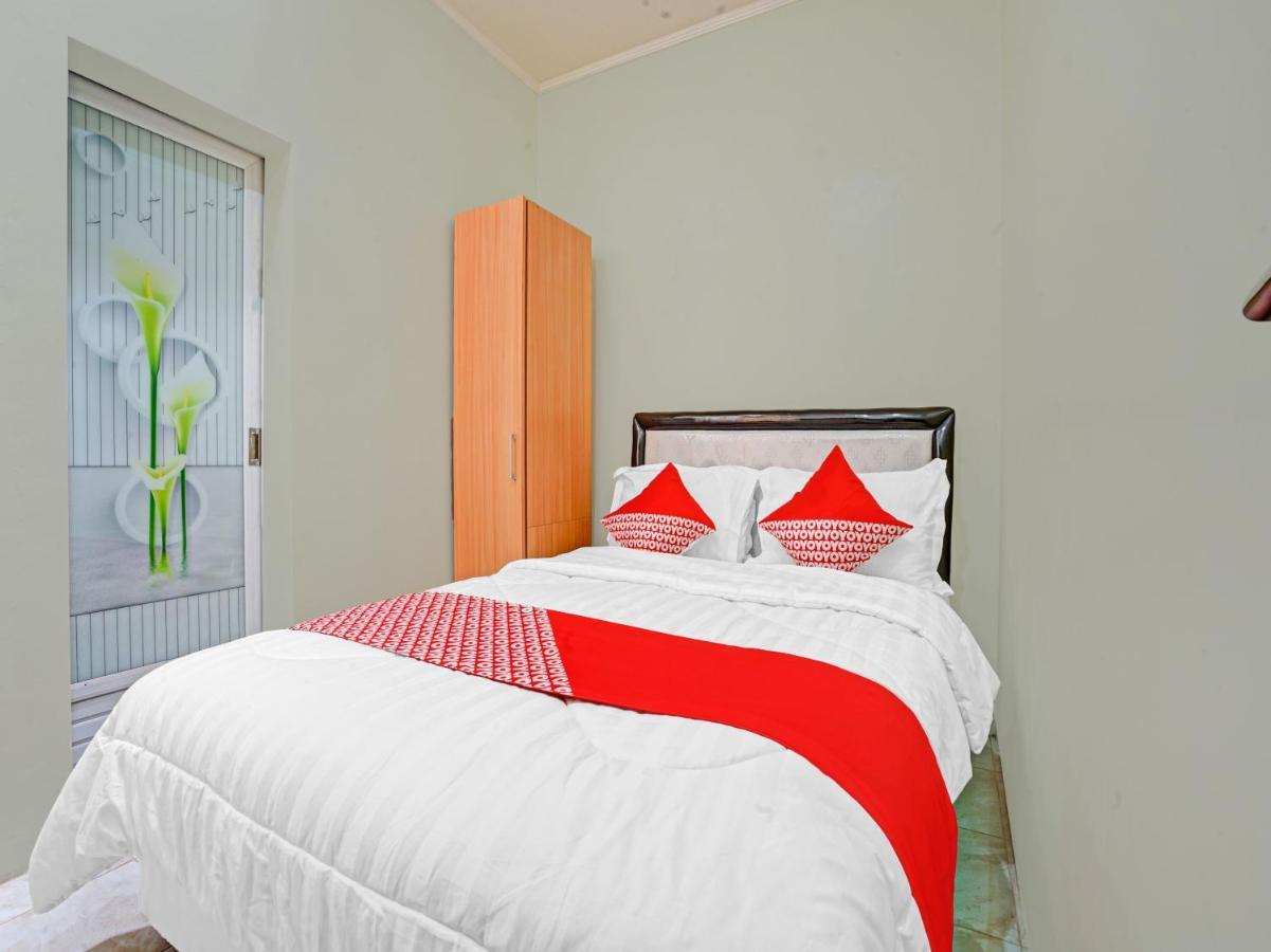 Oyo 90804 Oma Uti Homestay Syariah Yogyakarta Eksteriør billede
