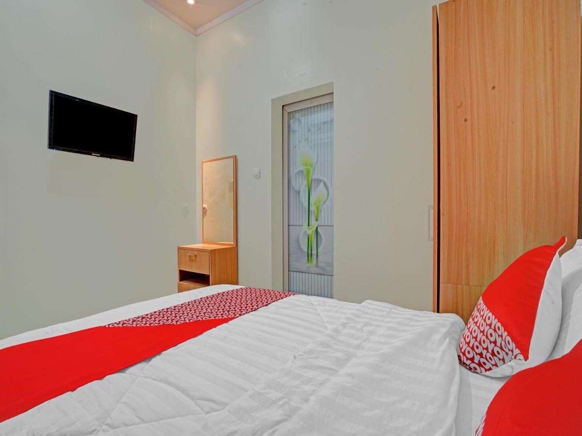 Oyo 90804 Oma Uti Homestay Syariah Yogyakarta Eksteriør billede