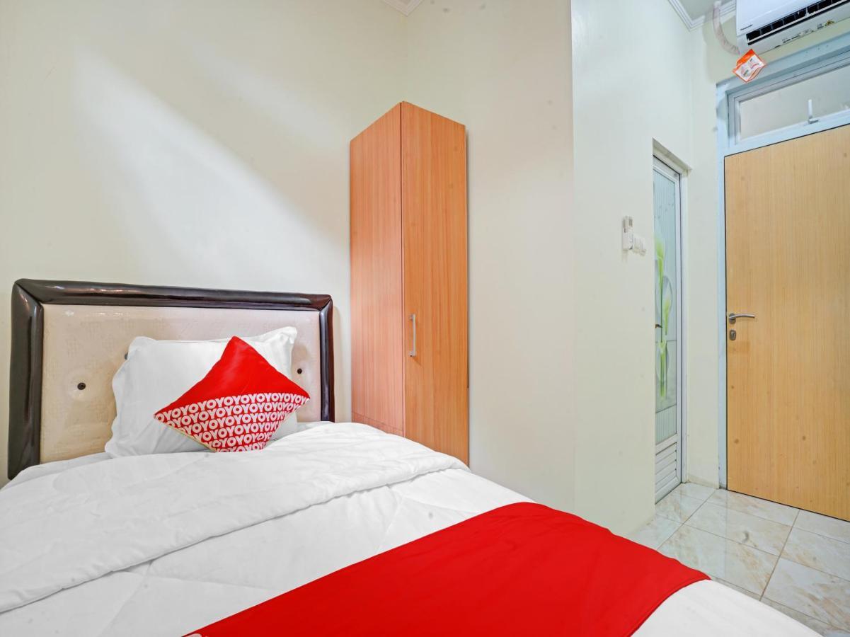 Oyo 90804 Oma Uti Homestay Syariah Yogyakarta Eksteriør billede